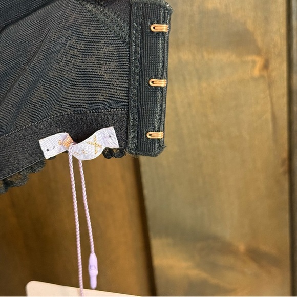 NWT Savage x Fenty 38F(DDD) Floral Lace Unlined Bra in Caviar Black - Picture 9 of 13